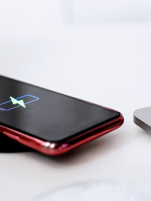 ADOBESTOCK_382971608 500X667 | Croizat Services Réparation, vente et rachat de smartphones toutes marques à Guyancourt proche de Voisins-le-Bretonneux Boulogne-Billancourt 2